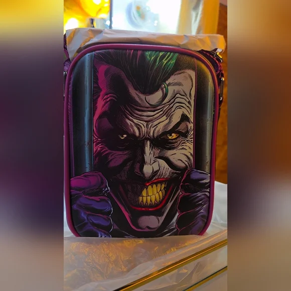 Double-Sided Joker & Batman Crossbody Bag – DC Comics - Picture 2 of 11